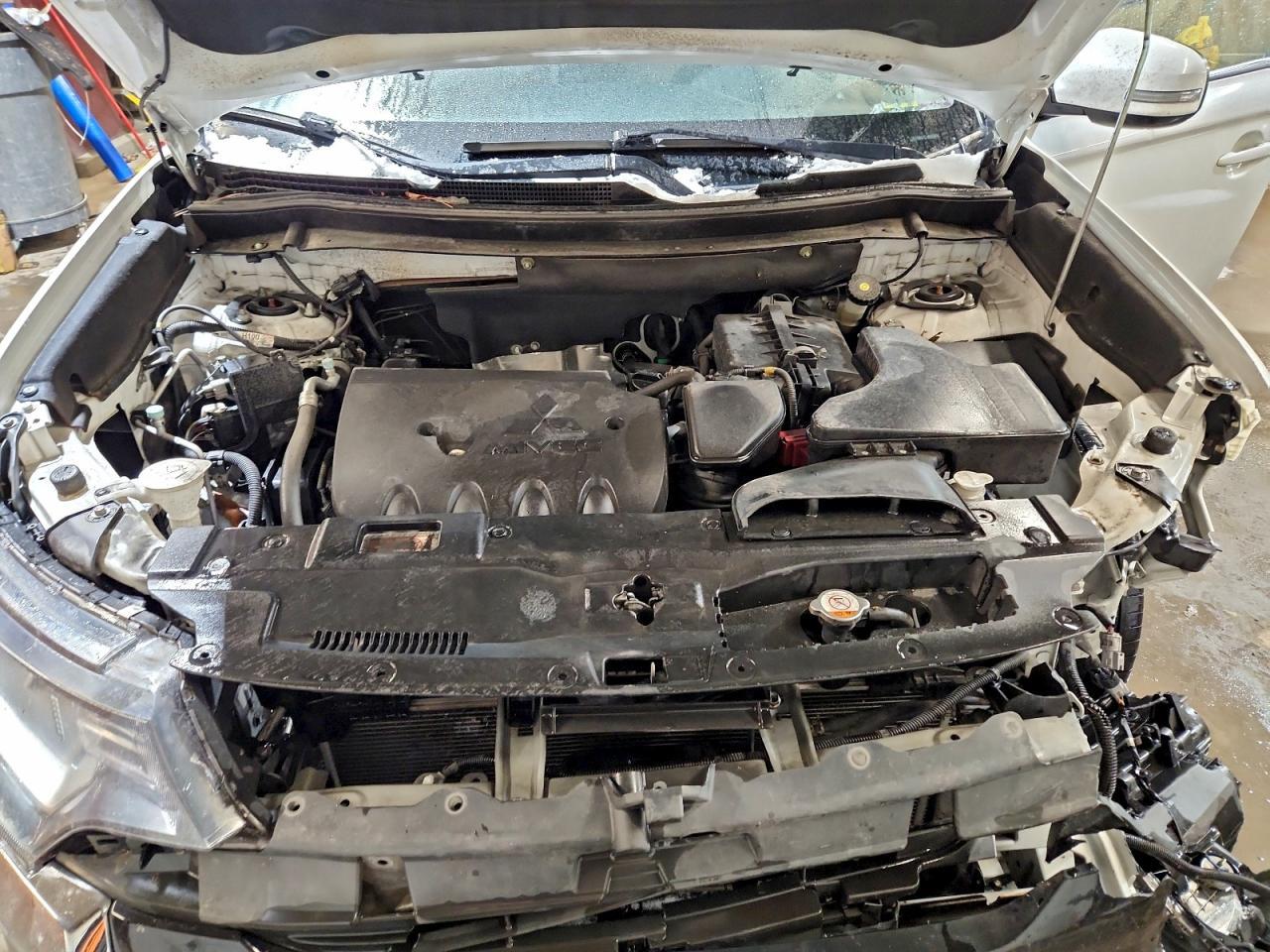 2016 Mitsubishi Outlander Se - zdjęcie 12