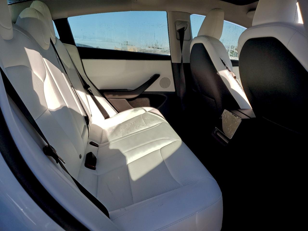 2026 Tesla Model 3 - zdjęcie 10