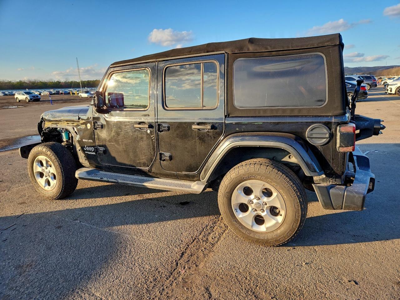 2018 Jeep Wrangler Unlimited Sahara - zdjęcie 2