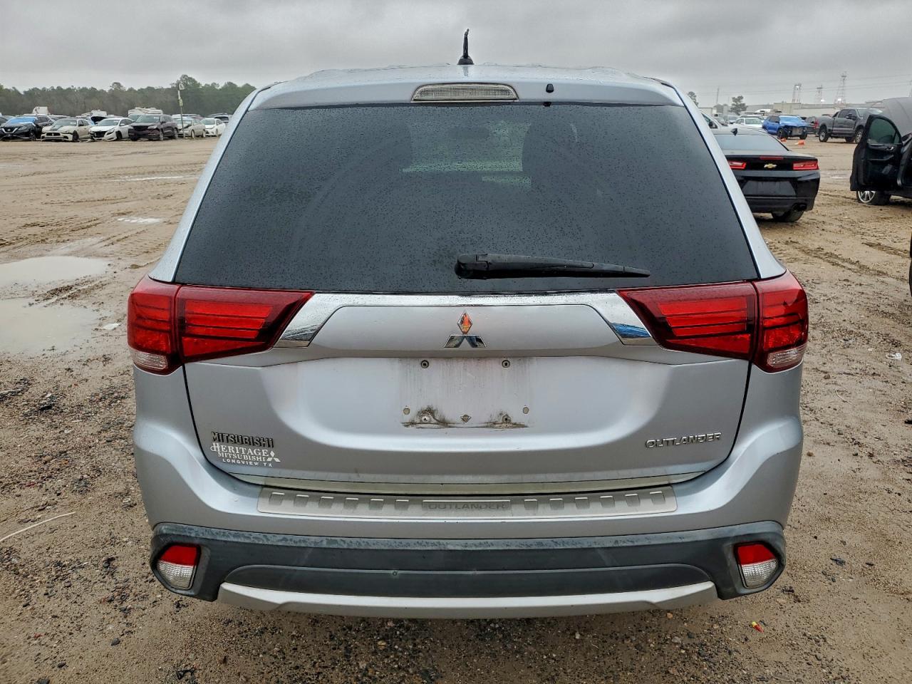 2016 Mitsubishi Outlander Es - zdjęcie 6