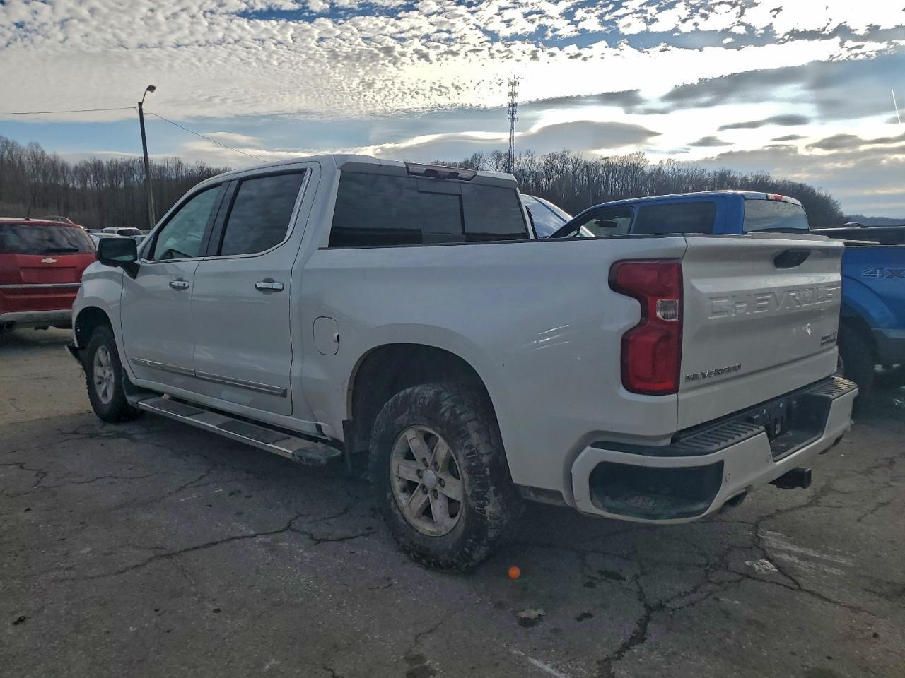 2023 Chevrolet Silverado K1500 High Country - zdjęcie 2