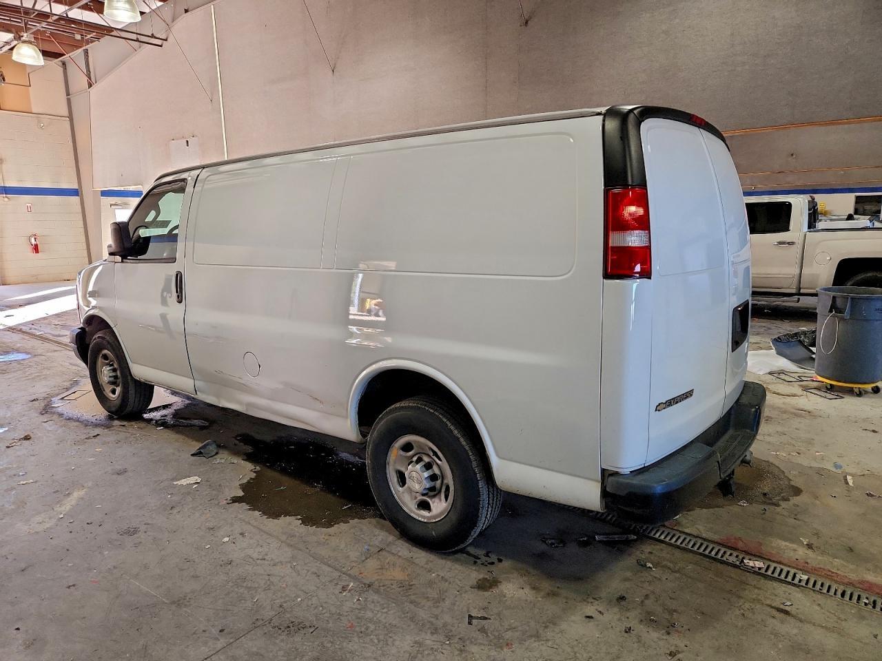 2018 Chevrolet Express G2500 - zdjęcie 2
