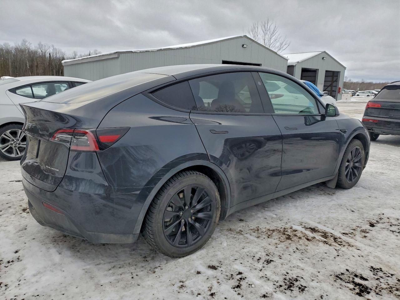 2024 Tesla Model Y - zdjęcie 3