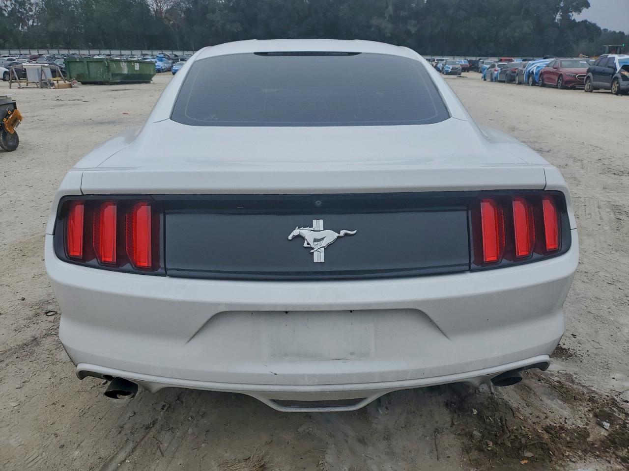 2017 Ford Mustang - zdjęcie 6