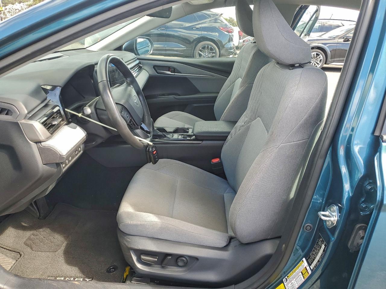 2025 Toyota Camry Le - zdjęcie 7