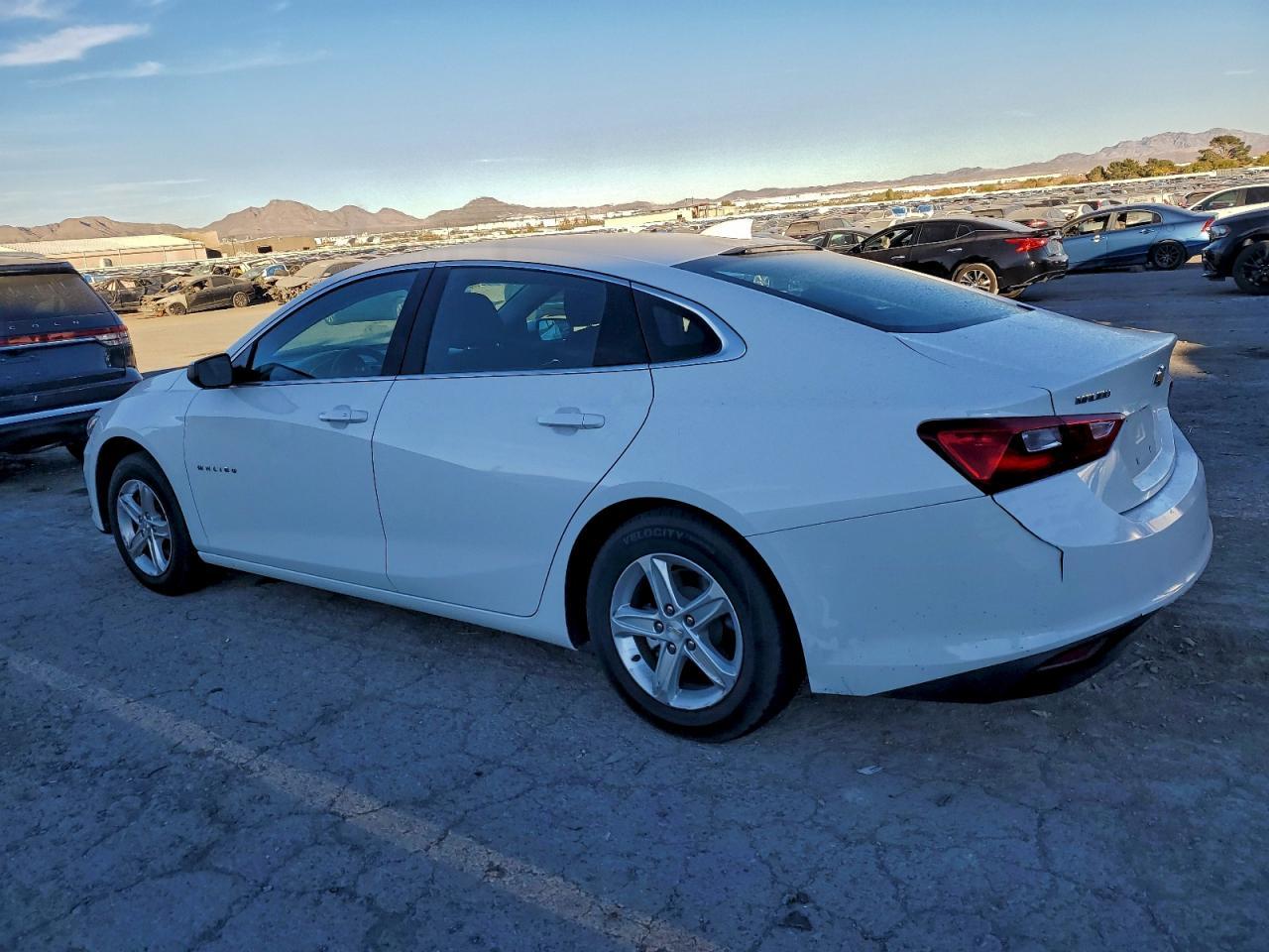 2023 Chevrolet Malibu Lt - zdjęcie 2