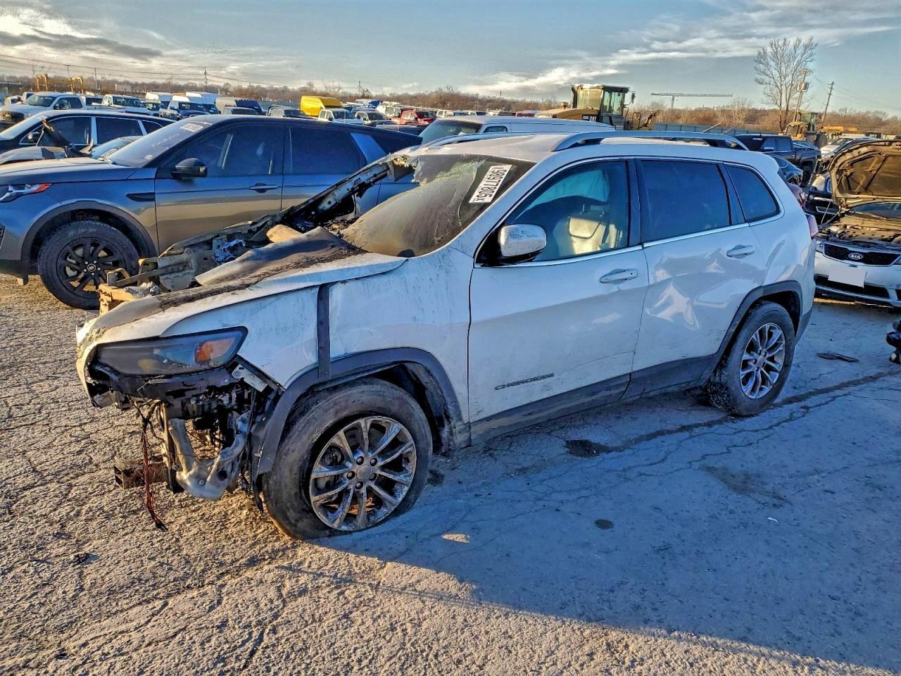 2021 Jeep Cherokee Latitude Plus - zdjęcie główne