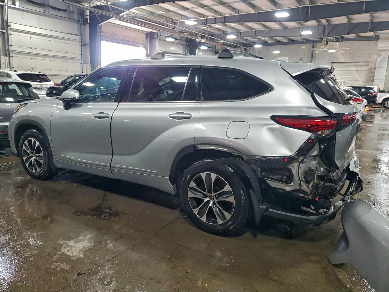 2022 Toyota Highlander Hybrid Xle - zdjęcie 2