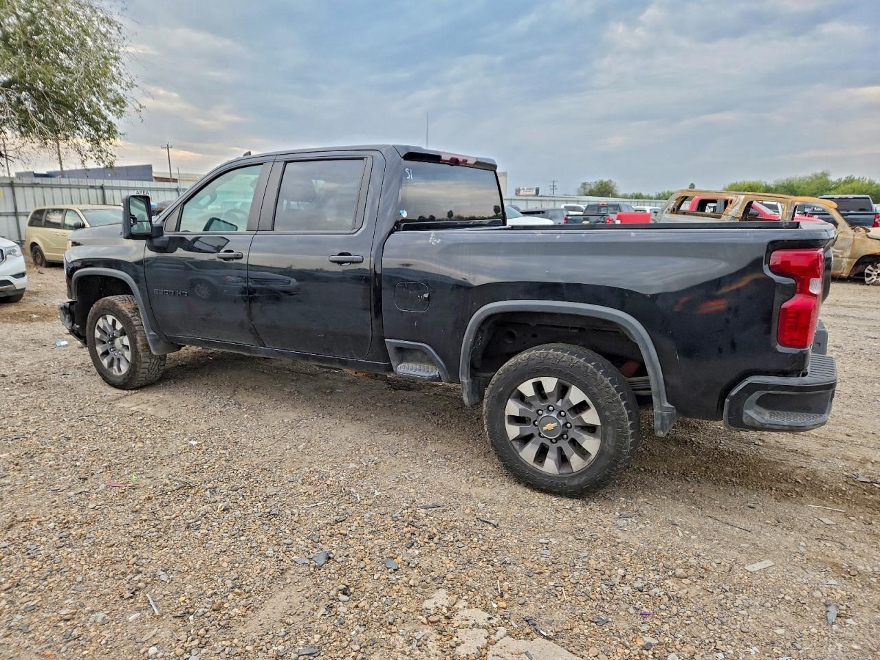 2024 Chevrolet Silverado K2500 Custom - zdjęcie 2