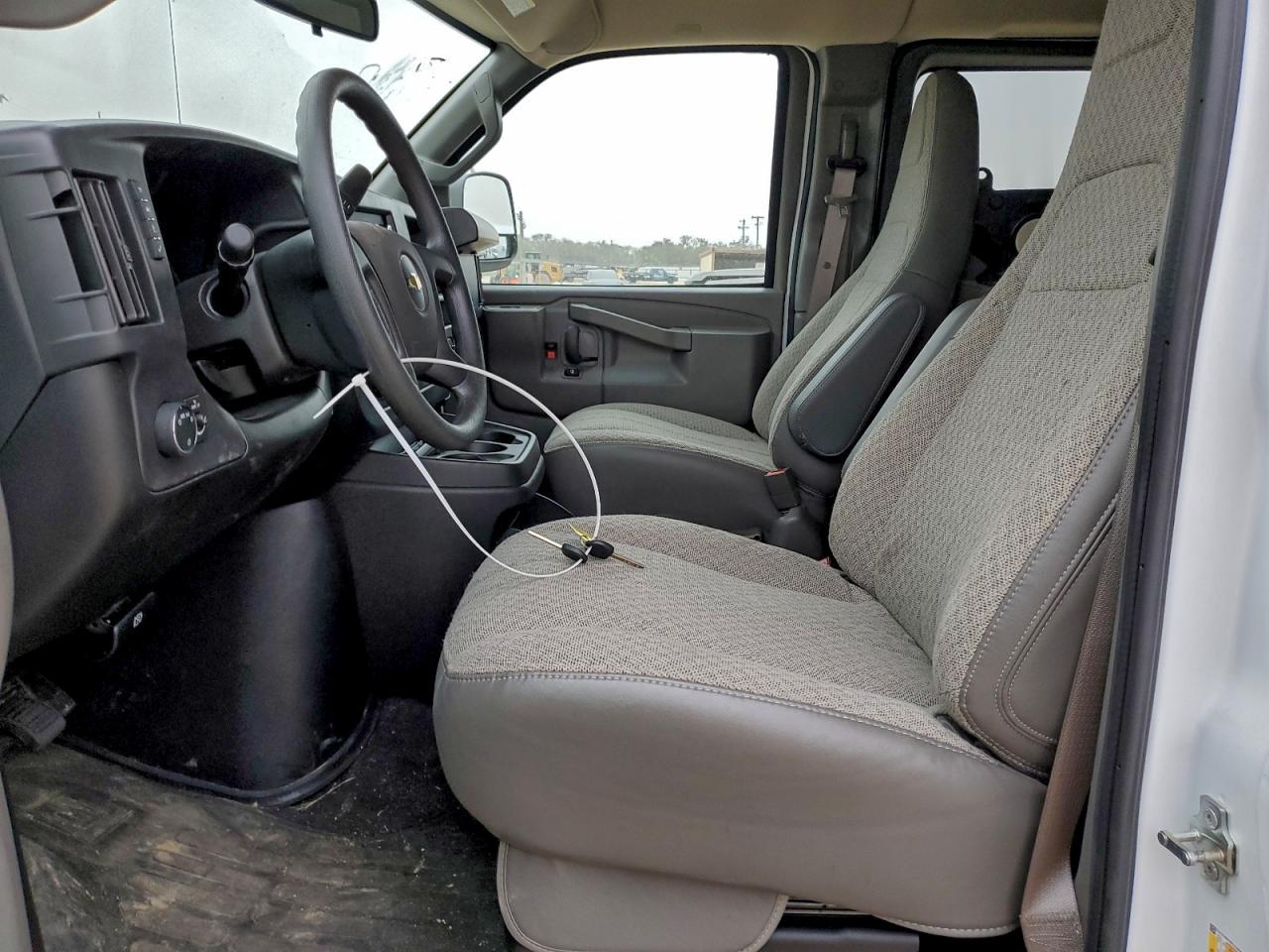 2025 Chevrolet Express G3500 Ls - zdjęcie 7