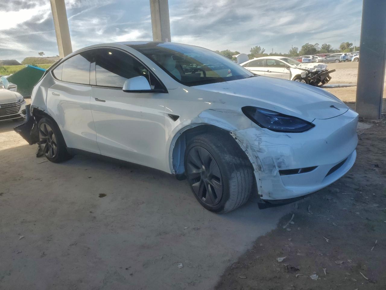 2025 Tesla Model Y - zdjęcie 4