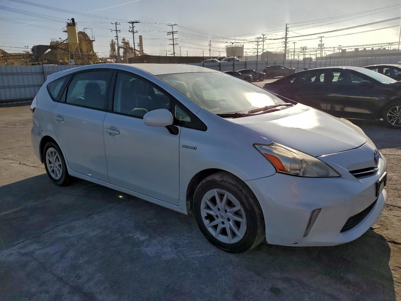 2014 Toyota Prius V - zdjęcie 4