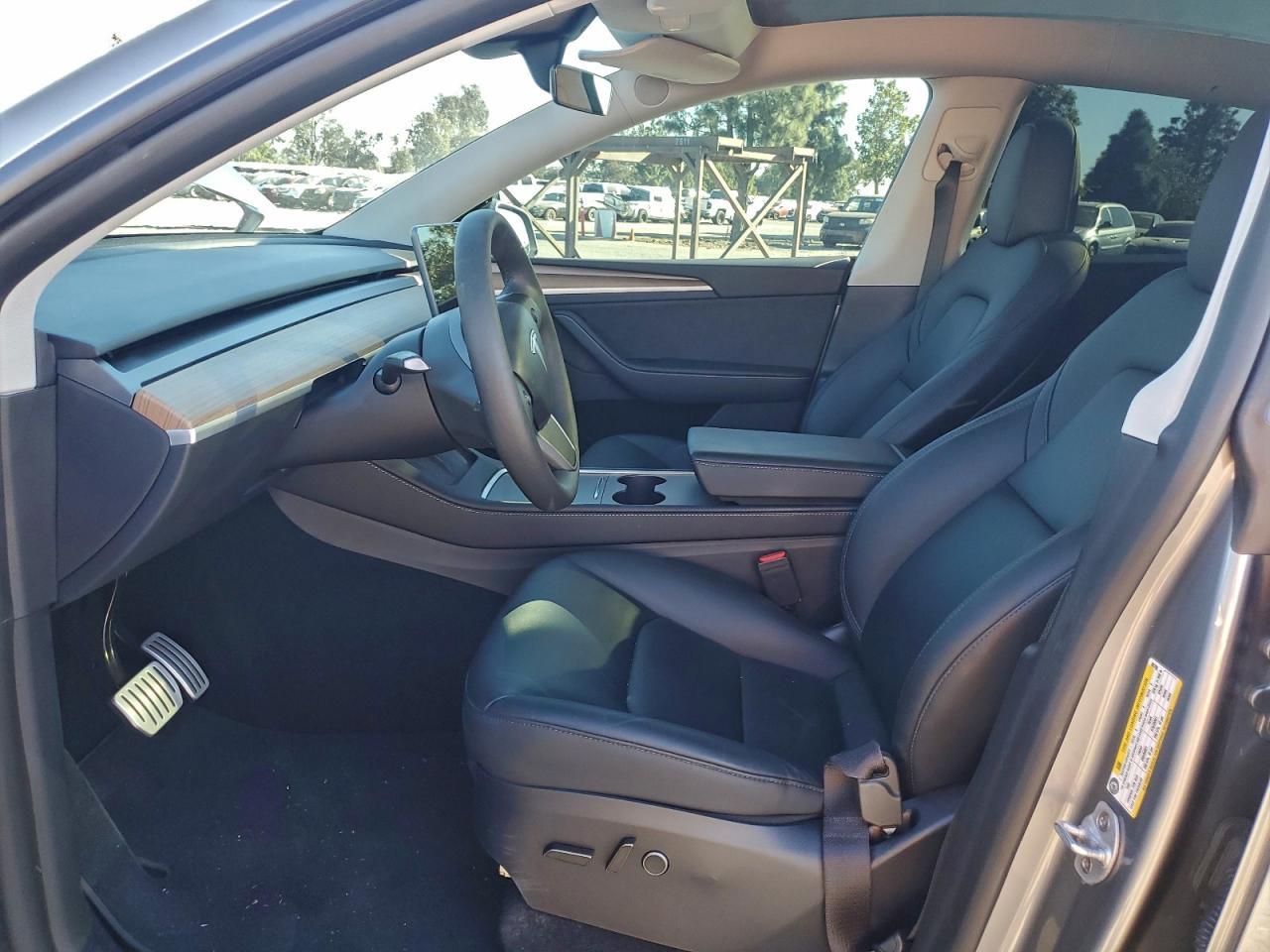 2024 Tesla Model Y - zdjęcie 7