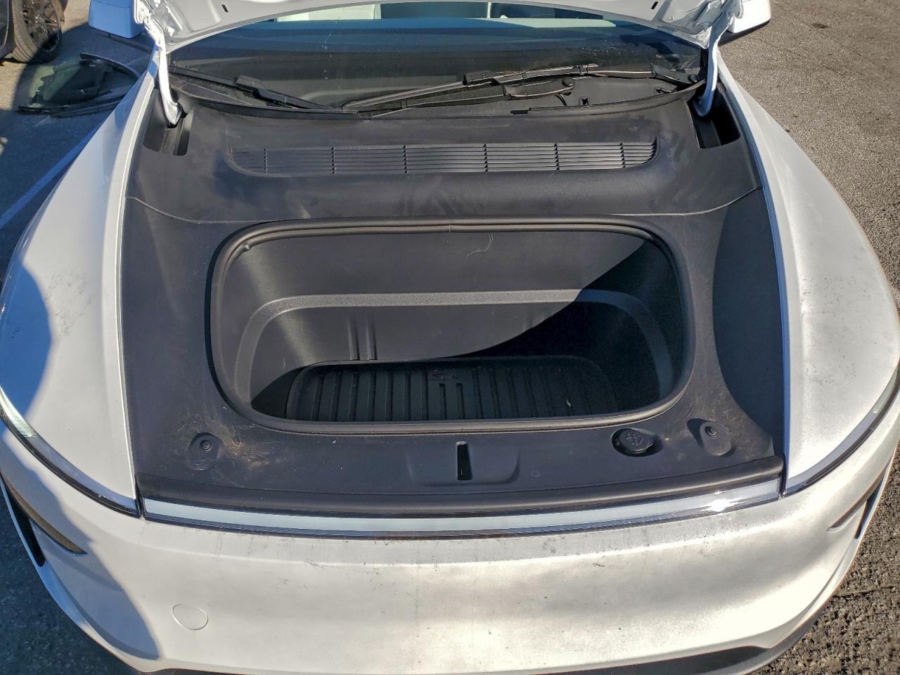 2026 Tesla Model Y - zdjęcie 11