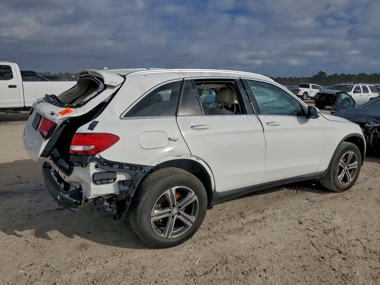 2017 Mercedes-Benz Glc 300 4Matic - zdjęcie 3