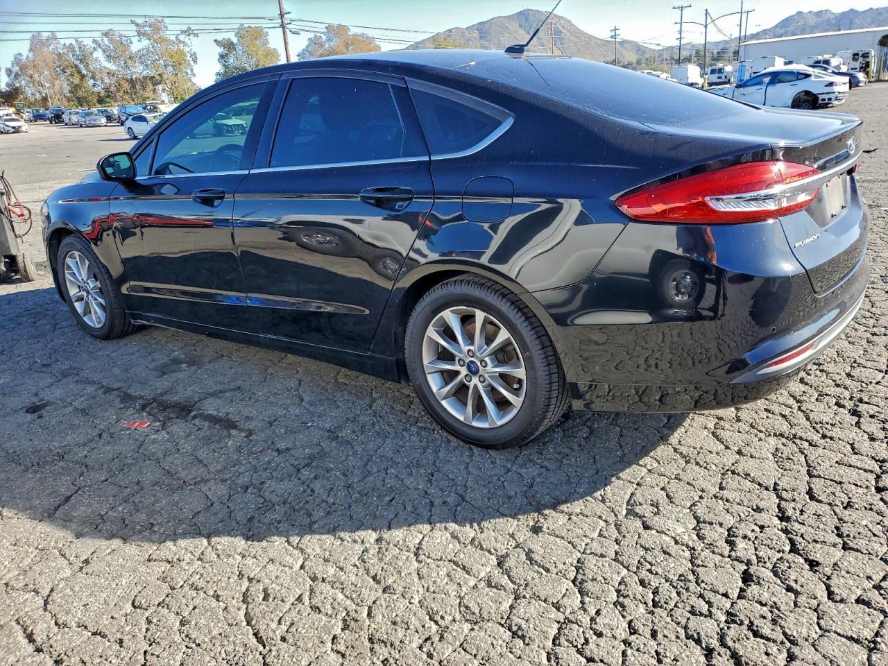 2017 Ford Fusion - zdjęcie 2