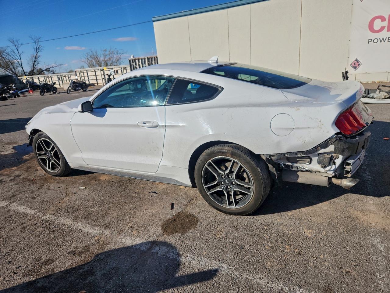 Ford Mustang - zdjęcie 2