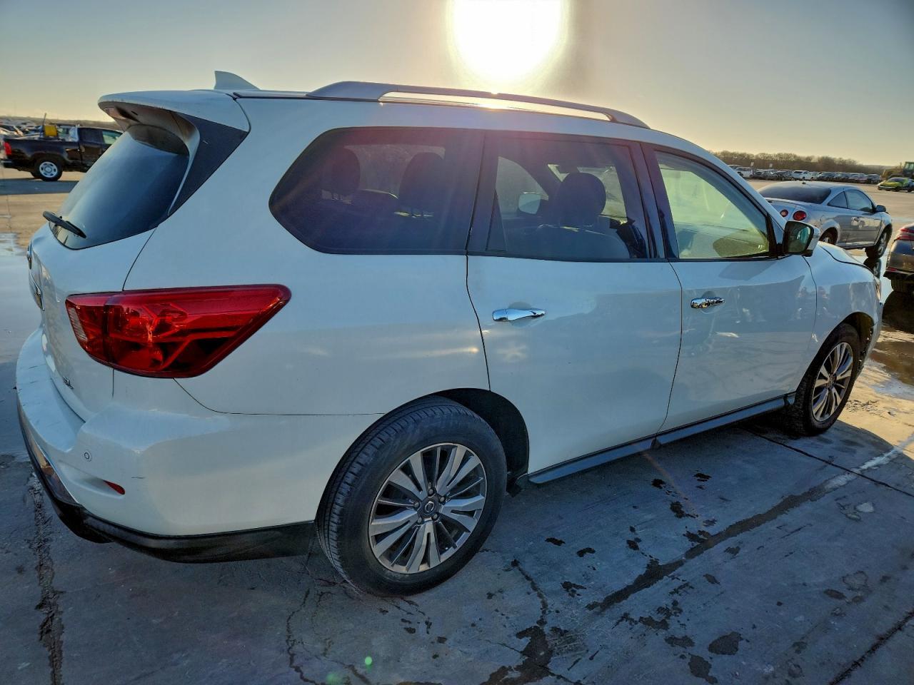 2019 Nissan Pathfinder S - zdjęcie 3