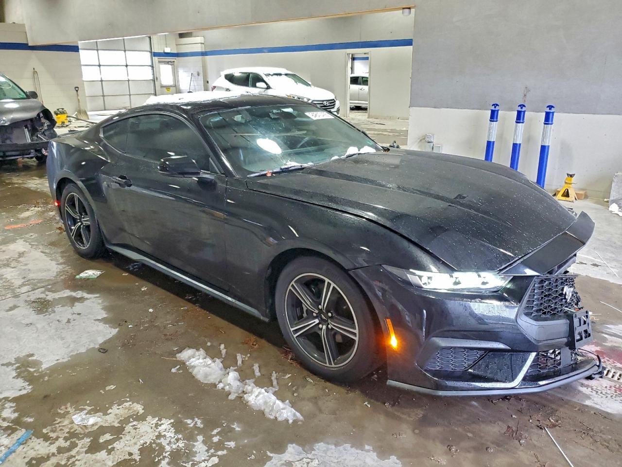 Ford Mustang - zdjęcie 4