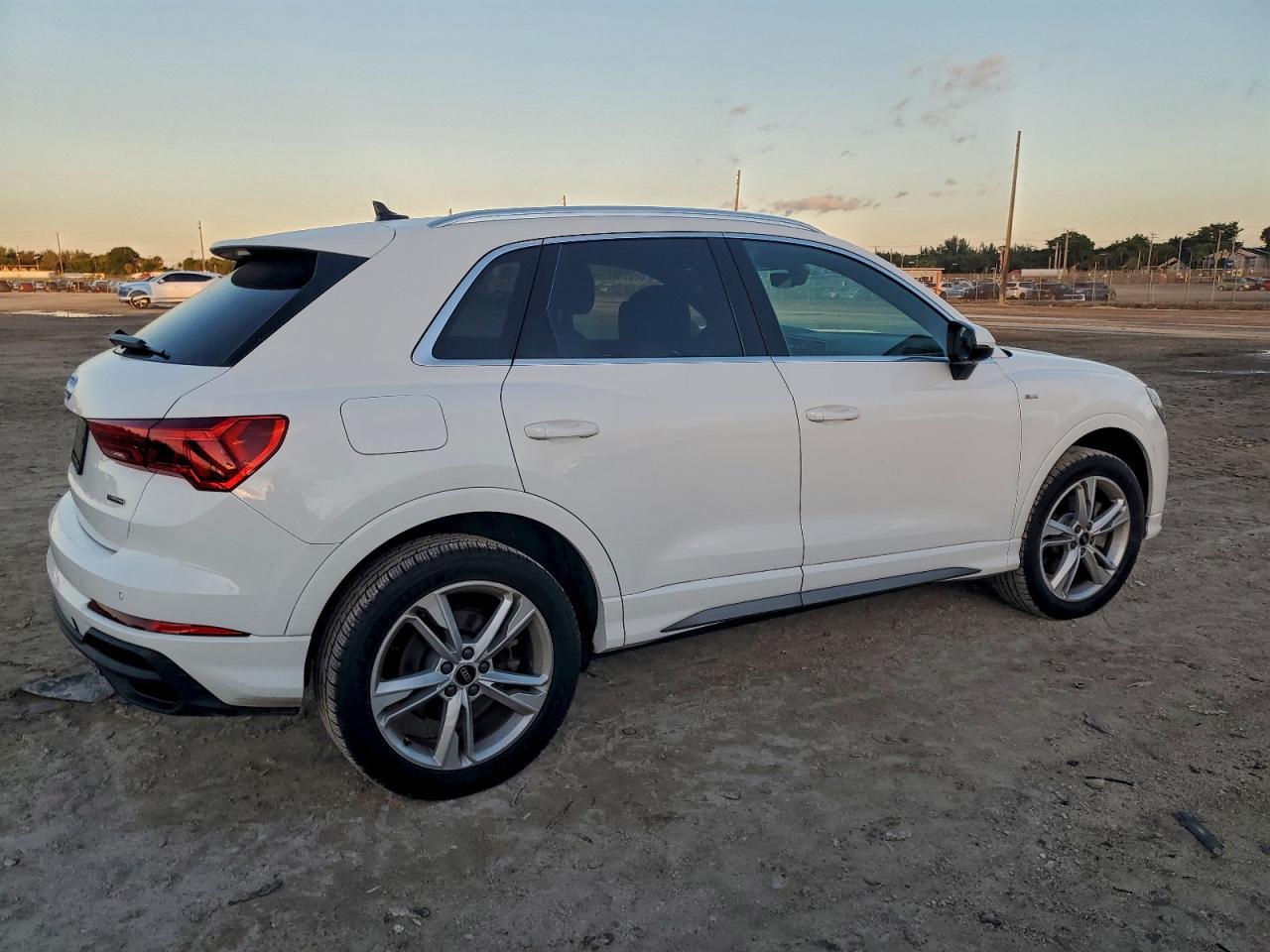 2023 Audi Q3 Premium S Line 45 - zdjęcie 3