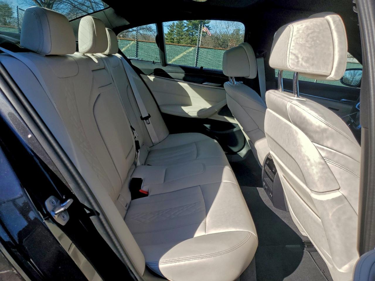 2023 BMW 530Xe - zdjęcie 10