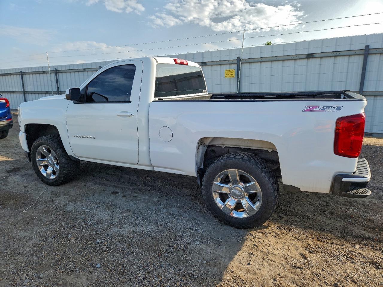 2015 Chevrolet Silverado K1500 - zdjęcie 2