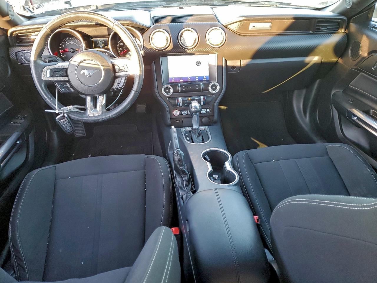 2021 Ford Mustang - zdjęcie 8