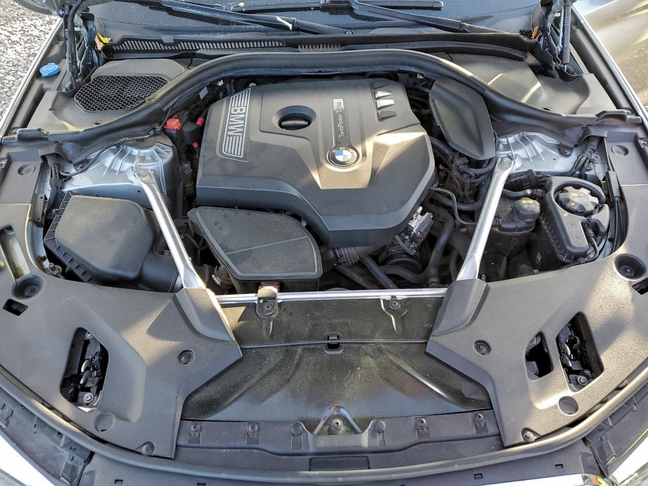 2019 BMW 530 I - zdjęcie 11