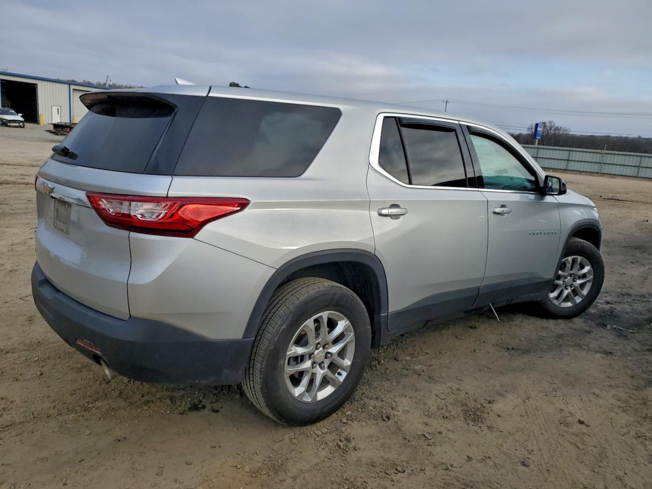 2021 Chevrolet Traverse Ls - zdjęcie 3