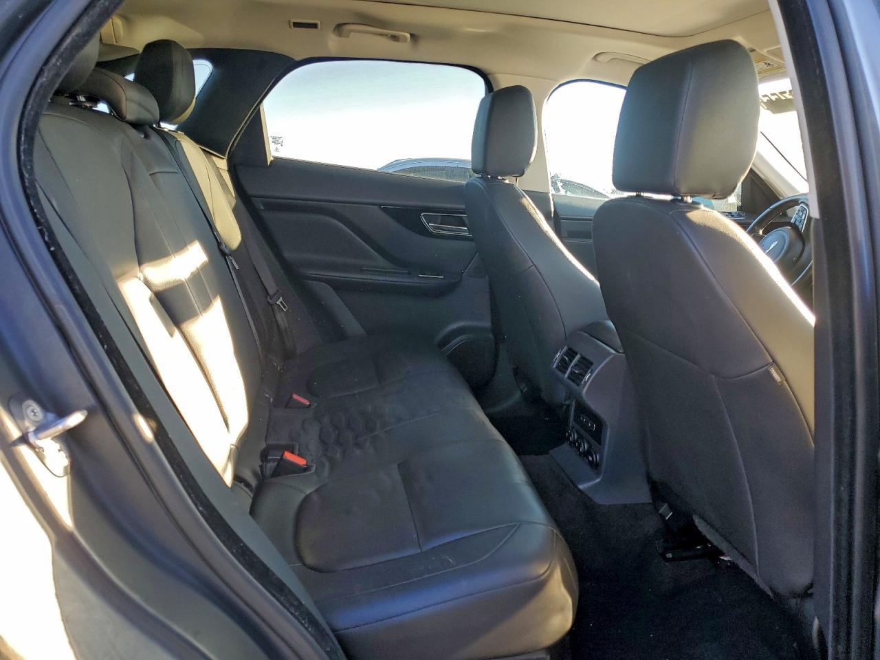 2017 Jaguar F-Pace Premium - zdjęcie 10