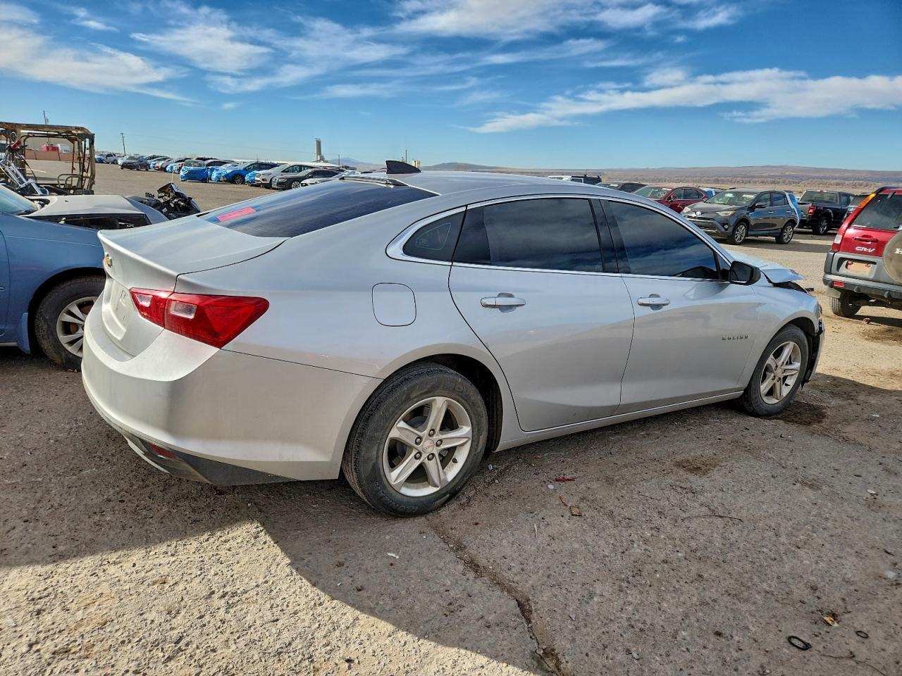 2022 Chevrolet Malibu Ls - zdjęcie 3