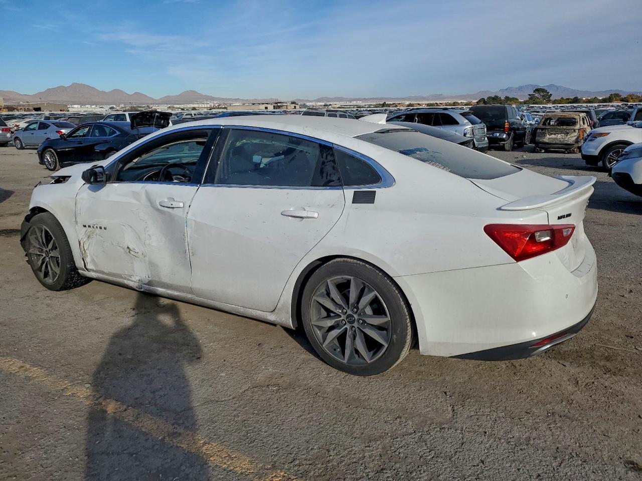 2023 Chevrolet Malibu Rs - zdjęcie 2