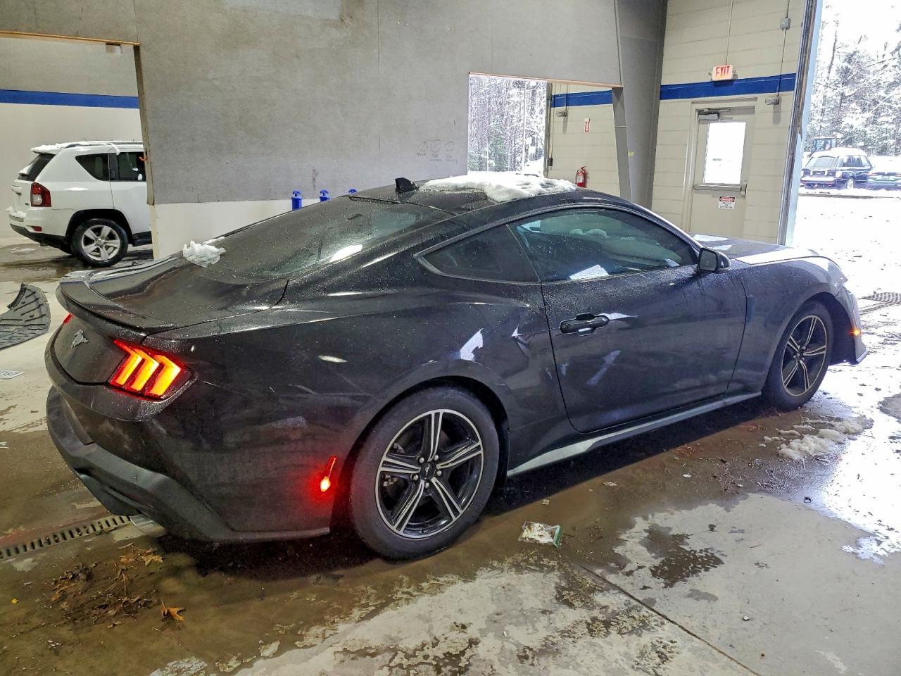 Ford Mustang - zdjęcie 3