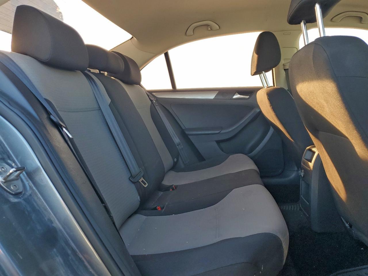 2017 Volkswagen Jetta S - zdjęcie 10