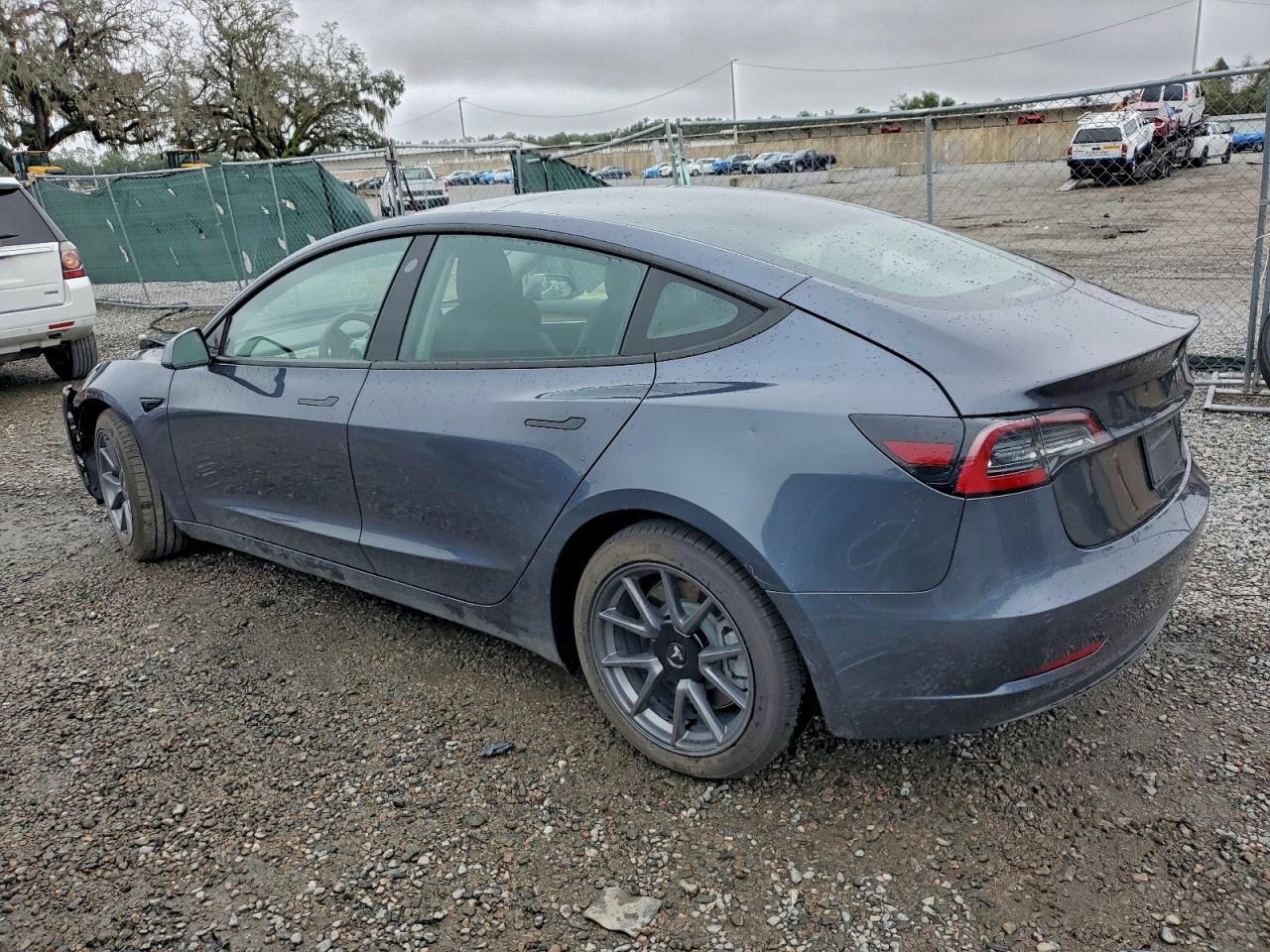 2022 Tesla Model 3 - zdjęcie 2
