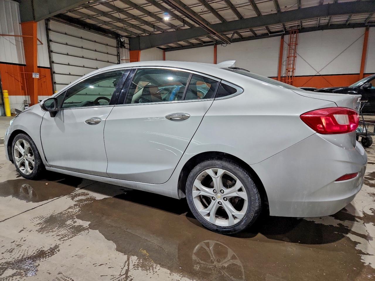 2017 Chevrolet Cruze Premier - zdjęcie 2