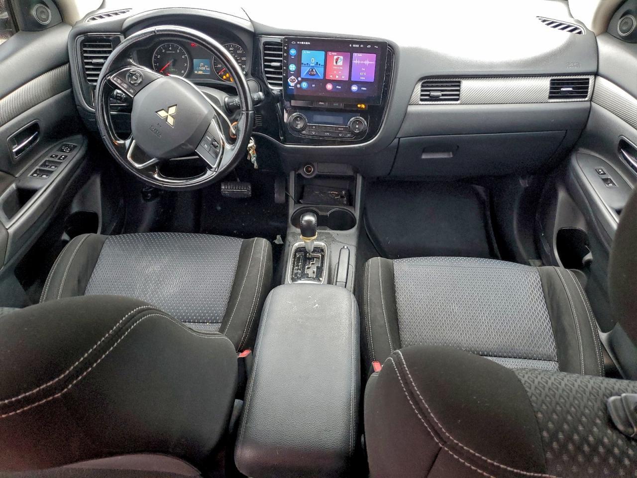 2016 Mitsubishi Outlander Es - zdjęcie 8