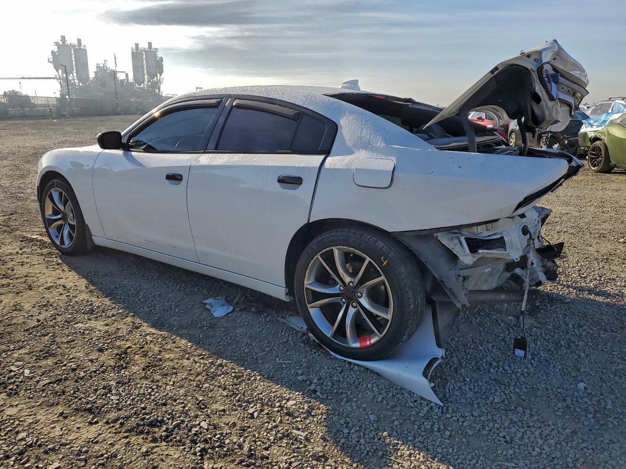 2015 Dodge Charger Sxt - zdjęcie 2