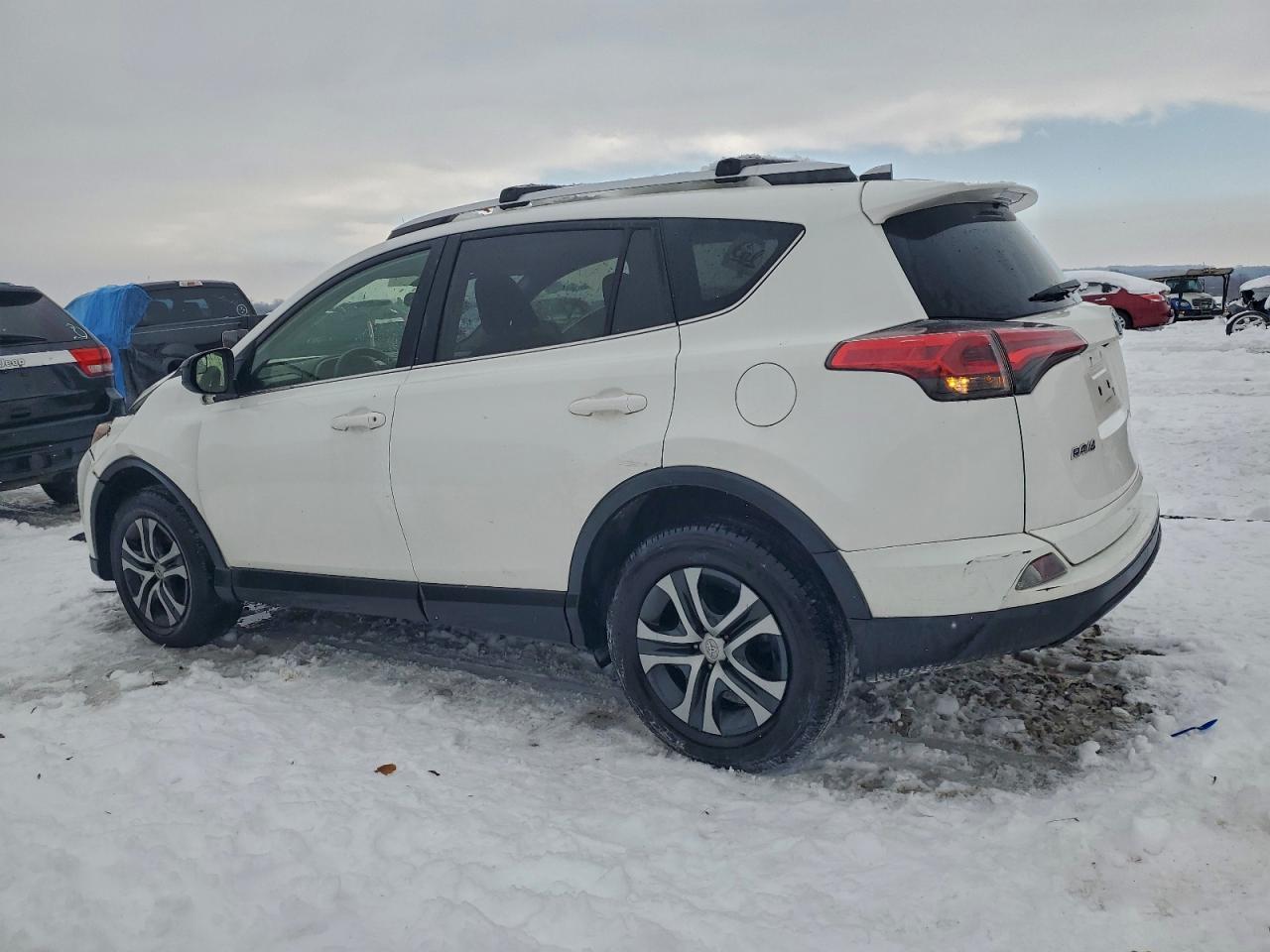 2016 Toyota Rav4 Le - zdjęcie 2