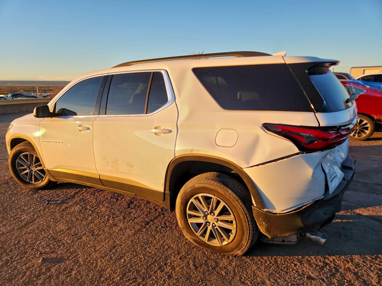 2023 Chevrolet Traverse Lt - zdjęcie 2