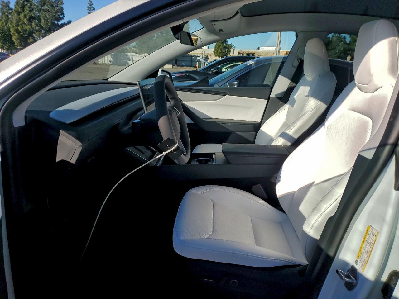 2026 Tesla Model Y - zdjęcie 7