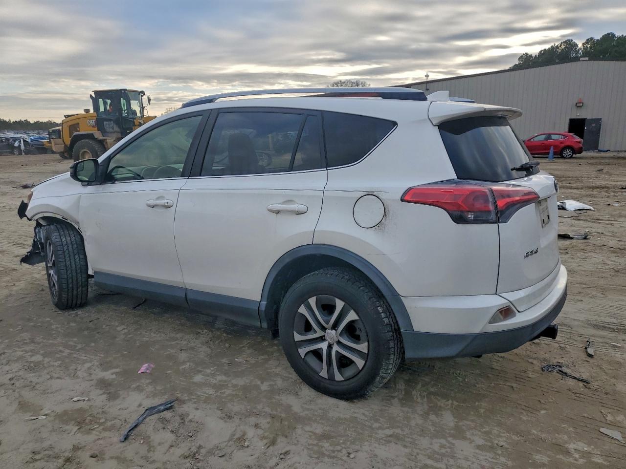 2017 Toyota Rav4 Le - zdjęcie 2