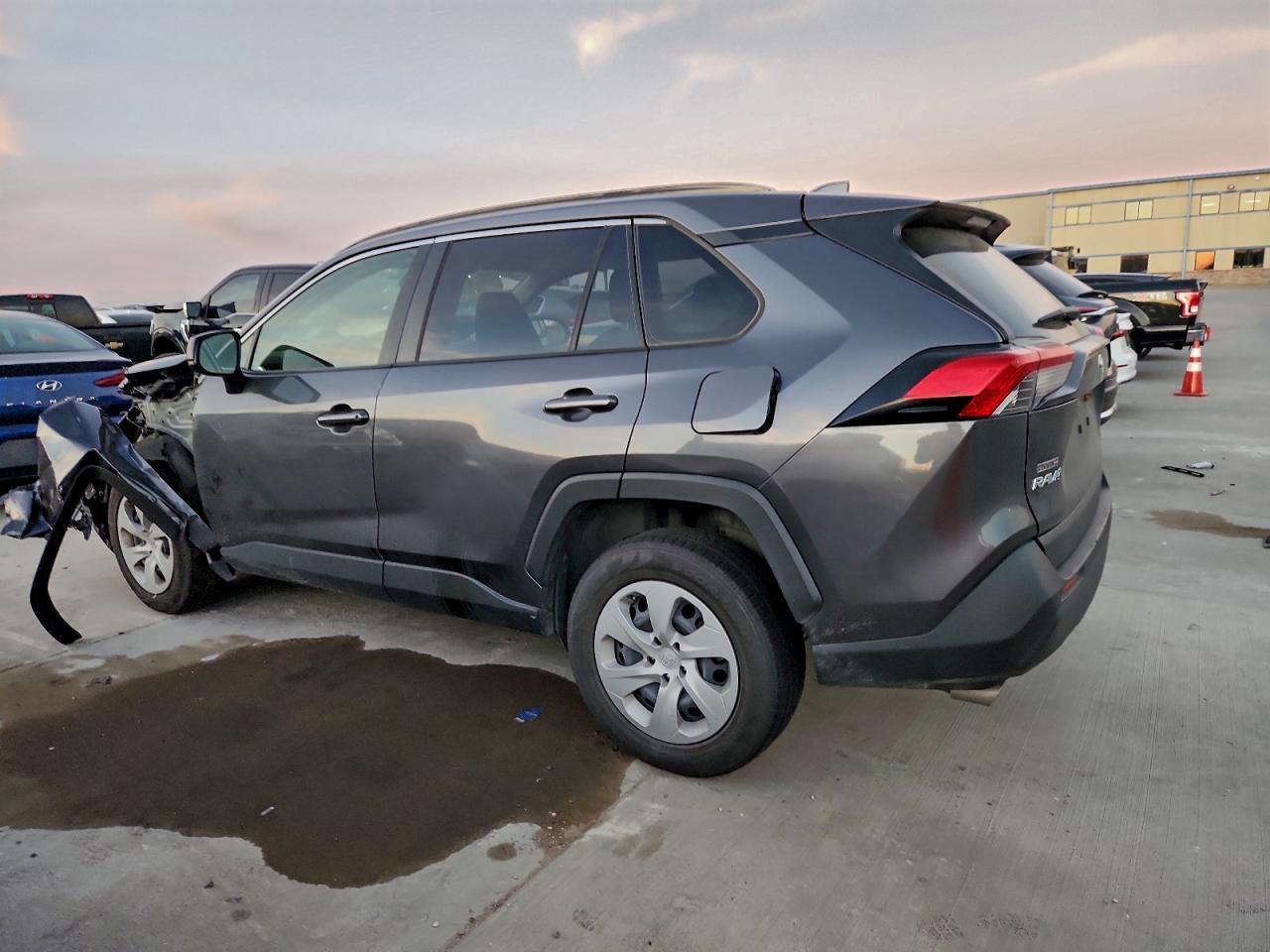 2019 Toyota Rav4 Le - zdjęcie 2