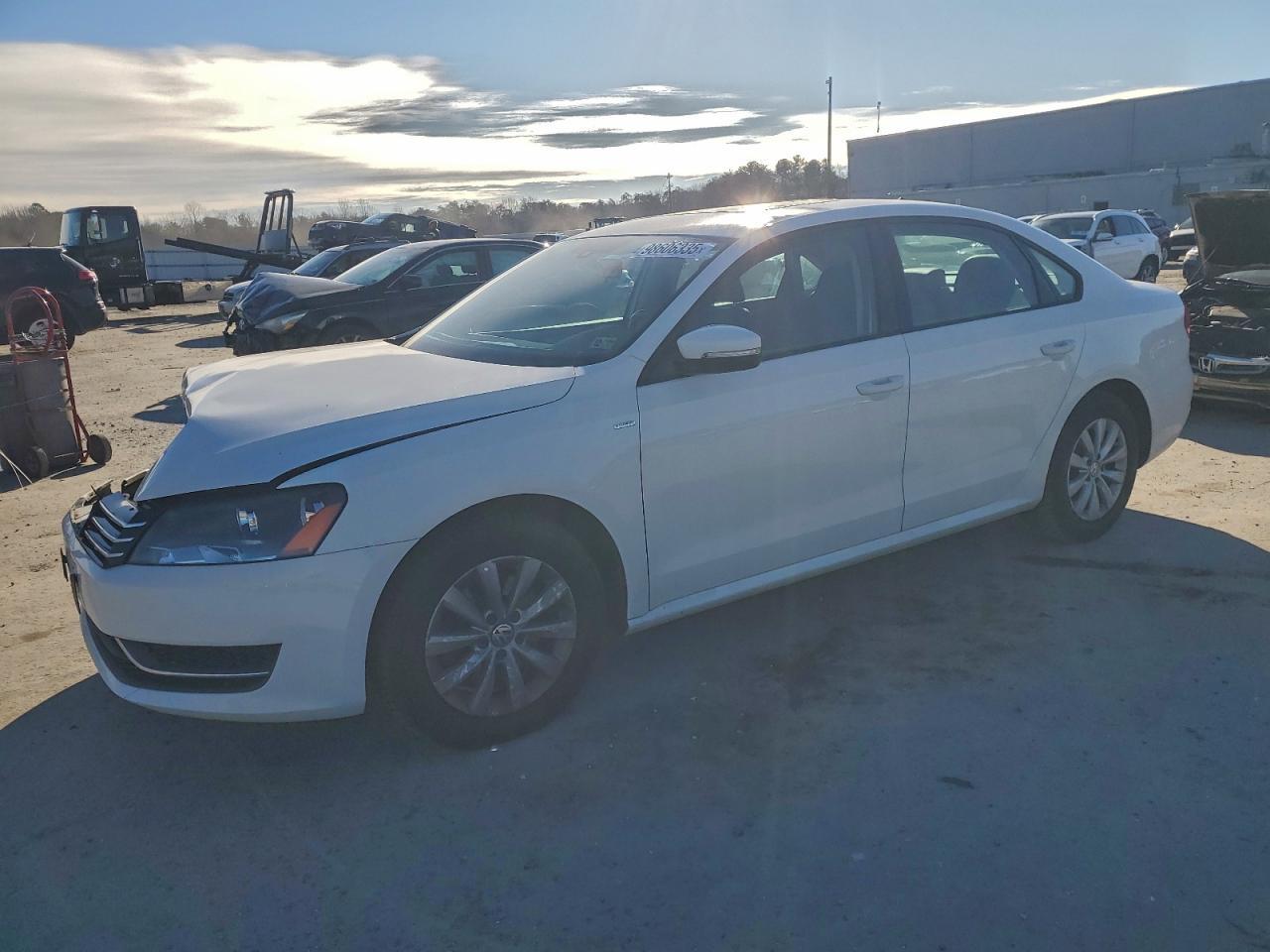 2015 Volkswagen Passat S - zdjęcie główne