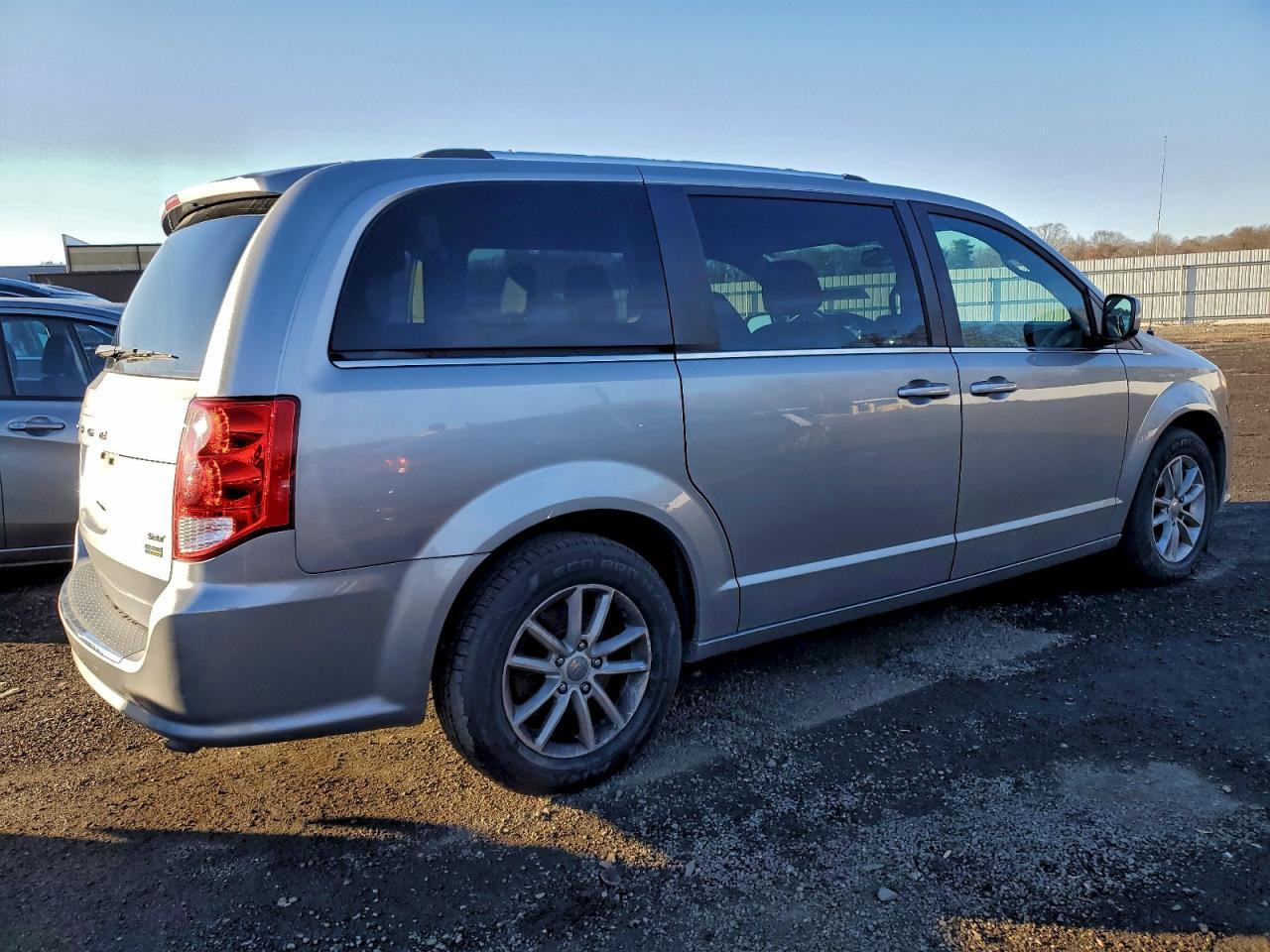 2019 Dodge Grand Caravan Sxt - zdjęcie 3