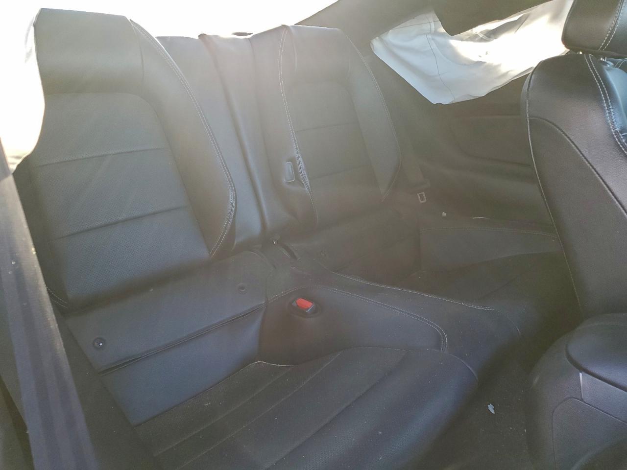 2021 Ford Mustang - zdjęcie 10