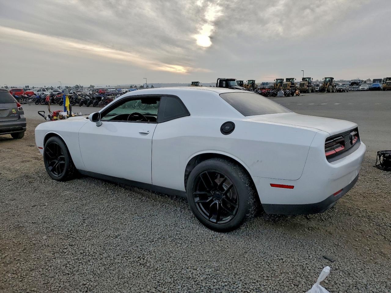 2015 Dodge Challenger Sxt - zdjęcie 2