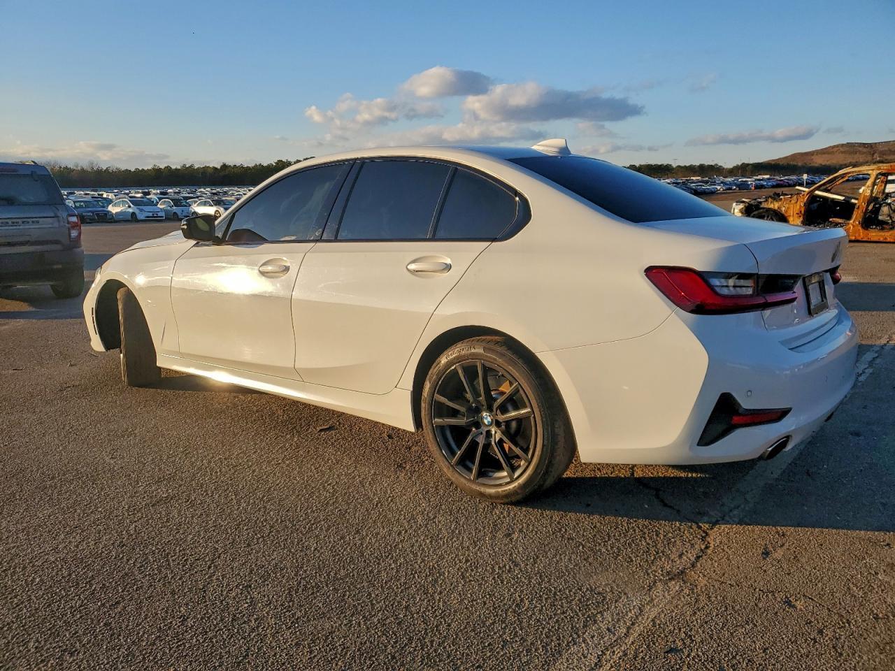 2021 BMW 330Xi - zdjęcie 2