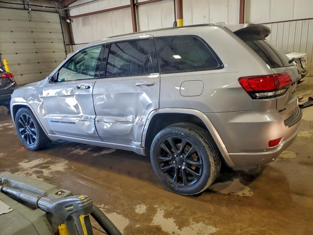 2020 Jeep Grand Cherokee Laredo - zdjęcie 2