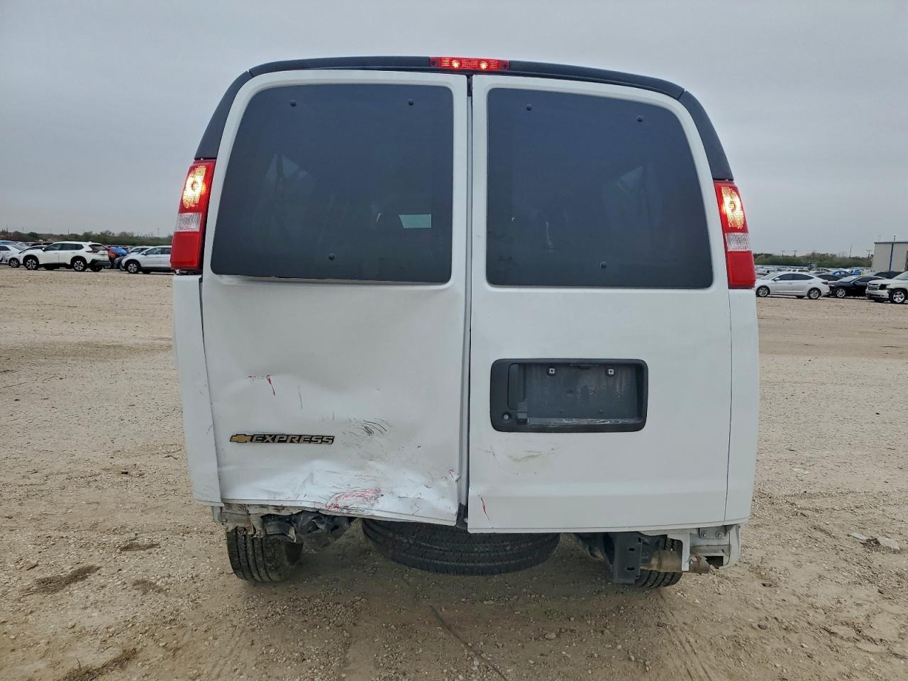 2025 Chevrolet Express G3500 Ls - zdjęcie 6